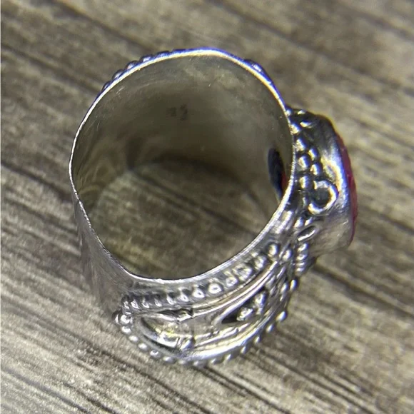 Elegant extra Wide Silver Band stamped “India 925 “Ruby Gemstone Ring - Picture 4 of 6